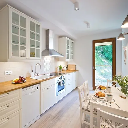 アパート Aquarius ソポト